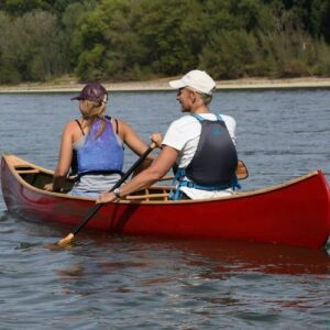Immagine di una Canoa in un fiume